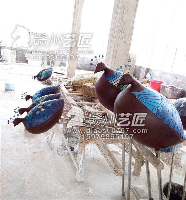 赣州达芬奇国际中心设计制作广场玻璃钢孔雀雕塑