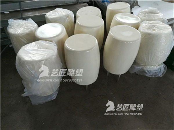 玻璃钢足球桌椅雕塑 赣州玻璃钢雕塑厂