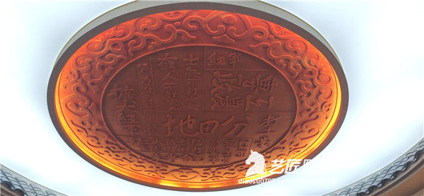 红色浮雕